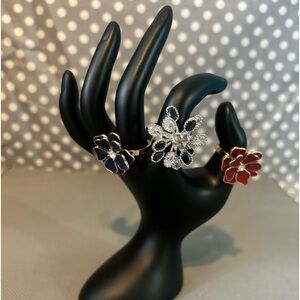 Lot of three size 7 floral rings
